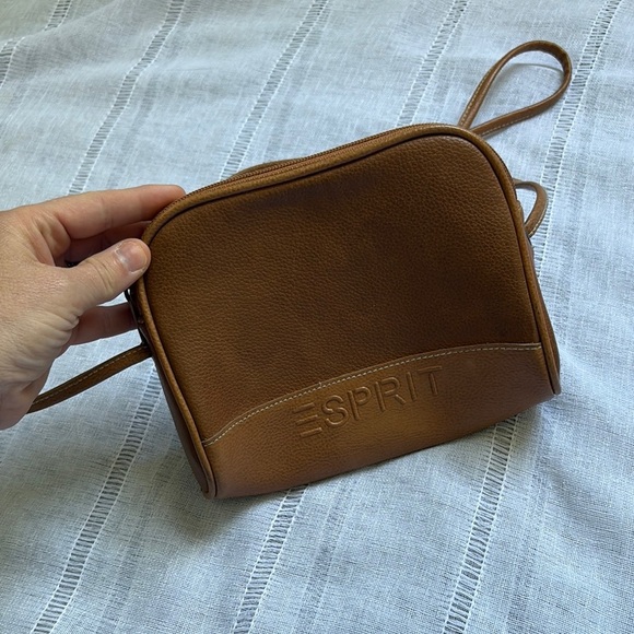 Esprit Vintage Brown Crossbody Bag with Sleek Design - Picture 14 of 14